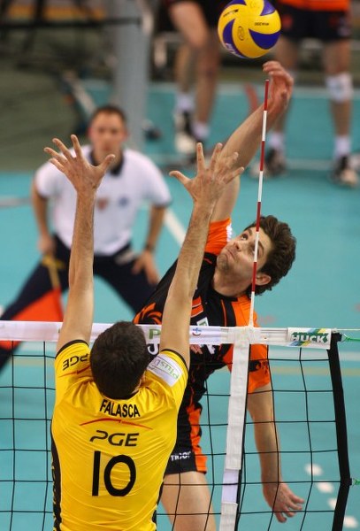  Mistrzowie Polski siatkarze PGE Skry Bełchatów pokonali tegorocznego zdobywcę Pucharu Polski Jastrzębski Węgiel 3:1 w meczu 12. kolejki PlusLigi. Fot: G. Michałowski
