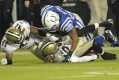 Tuż po rozpoczęciu II połowy gracze Saints odzyskują piłkę po 'onside kick'