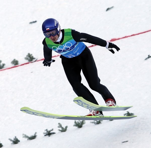 Małysz i spółka na 6. miejscu Polscy skoczkowie (A. Małysz, K. Stoch, S. Hula i Ł. Rutkowski) zajęli 6. miejsce w olimpijskim konkursie drużynowym. Złoty medal wywalczyli Austriacy Fot. Grzegorz Momot