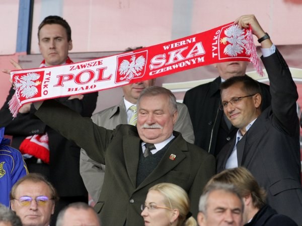 Polska - Ukraina 1-1 w Łodzi Były prezydent RP Lech Wałęsa i minister sprawiedliwości Krzysztof Kwiatkowski
