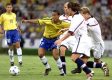 Jeden z pierwszych meczów Ronaldinho w reprezentacji. Piłkarze rywali już wtedy mieli kłopoty z powstrzymaniem dynamicznego Brazylijczyka.