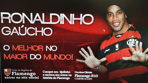 Powitanie Ronaldinho w Rio de Janeiro Ponad 20 tys. kibiców Flamengo Rio de Janeiro w rytmie samby witało Ronaldinho, który wrócił do ojczyzny i związał się z brazylijskim klubem do 2014 roku.