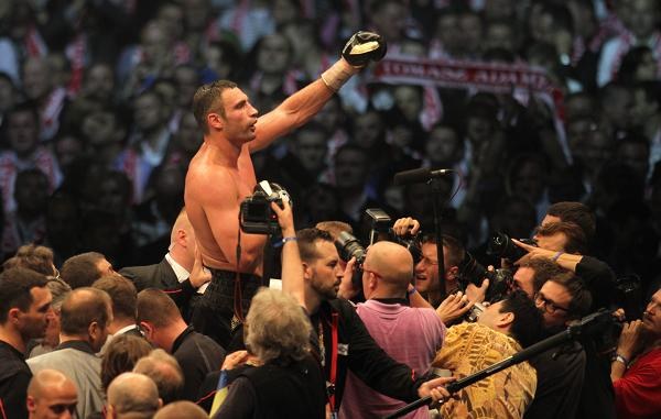 Witalij Kliczko pokonał Tomasza Adamka Ukrainiec Witalij Kliczko pokonał Tomasza Adamka w walce o mistrzostwo świata federacji WBC w wadze ciężkiej. Fot. Maciej Kulczyński