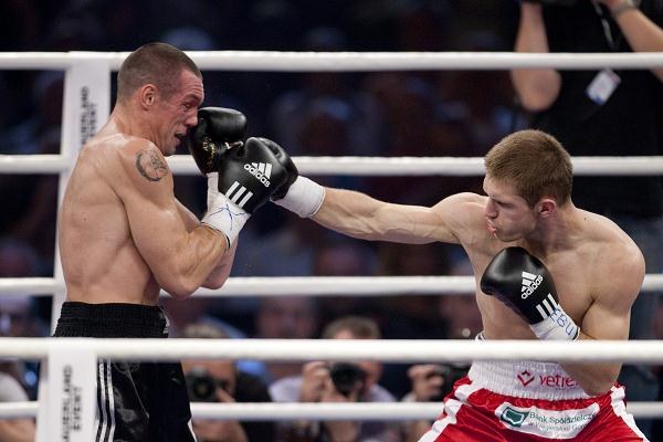  Grzegorz Proksa został zawodowym mistrzem Europy w bokserskiej wadze średniej. W niemieckim Neubrandenburgu pokonał pięściarza gospodarzy Sebastiana Sylvestra