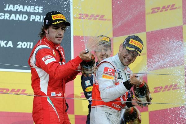  Brytyjczyk Jenson Button z McLarena-Mercedesa wygrał Grand Prix Japonii, 15. eliminację mistrzostw świata Formuły 1. Na torze Suzuka wyprzedził Hiszpana Fernanda Alonso z Ferrari i Sebastiana Vettela z Red Bulla. Niemiec zapewnił sobie tytuł
