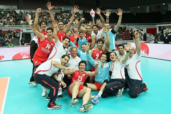 PŚ siatkarzy: Polska - Iran 2:3 Drużyna Iranu fetuje zwycięstwo z Polską.