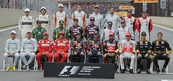 GP Brazylii: Dublet Red Bull Racing Mark Webber (Red Bull Racing) wygrał wyścig o Grand Prix Brazylii - ostatnią eliminację MŚ Formuły 1. Drugi był Sebastian Vettel (Red Bull Racing), a trzeci Jenson Button (McLaren)