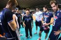 Trener Włochów Mauro Berruto udziela wskazówek swoim zawodnikom.
