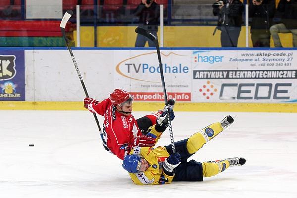 MMKS Podhale - Comarch Cracovia 4-8 Hokeiści MMKS Podhale Nowy Targ przegrali z Comarch Cracovią 4-8 w meczu 26. kolejki PLH fot: Tadeusz Bącal