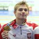 Radosław Kawęcki na podium ze złotym medalem zdobytym na 200 m st. grzbietowym