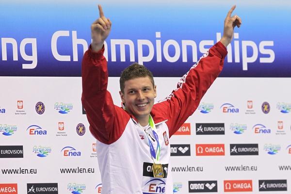 Konrad Czerniak mistrzem Europy na 100 m motylkiem Konrad Czerniak czasem 49,62 zdobył na 100 m stylem motylkowym złoty medal pływackich mistrzostw Europy na krótkim basenie w Szczecinie. To drugie zwycięstwo wychowanka klubu Wisła Puławy w tych zawodach. W czwartek triumfował na 50 m stylem dowolnym fot: Adam Ciereszko