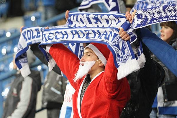 Lech pokonał Zagłębie na koniec 2011 roku Lech Poznań (biało-niebieskie stroje) wygrał z KGHM Zagłębiem Lubin 3-2 w meczu 17. kolejki T-Mobile Ekstraklasy, który zamykał rok 2011 w polskiej piłce klubowej/fot. Andrzej Grupa