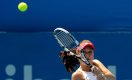Agnieszka Radwańska pokonała młodszą siostrę Urszulę 6:1, 6:1 w pierwszej rundzie turnieju WTA Tour na twardych kortach w Sydney