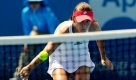 Agnieszka Radwańska pokonała młodszą siostrę Urszulę 6:1, 6:1 w pierwszej rundzie turnieju WTA Tour na twardych kortach w Sydney