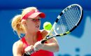 Agnieszka Radwańska pokonała młodszą siostrę Urszulę 6:1, 6:1 w pierwszej rundzie turnieju WTA Tour na twardych kortach w Sydney