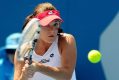 Agnieszka Radwańska pokonała młodszą siostrę Urszulę 6:1, 6:1 w pierwszej rundzie turnieju WTA Tour na twardych kortach w Sydney