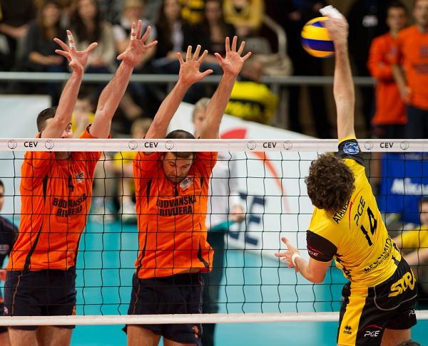 PGE Skra Bełchatów - Budvanska Rivijera Budva 3:0 w LM W meczu szóstej kolejki Ligi Mistrzów siatkarzy PGE Skra Bełchatów wygrała w Łodzi z czarnogórskim zespołem Budvanska Rivijera Budva 3:0 (25:16, 25:15, 25:17) fot: Grzegorz Michałowski