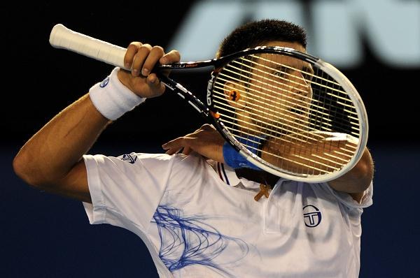 Djokovic pokonał Murraya w półfinale Australian Open Lider rankingu tenisistów Serb Novak Djokovic, broniący tytułu sprzed roku, będzie przeciwnikiem Hiszpana Rafaela Nadala (2.) w niedzielnym finale 100. edycji wielkoszlemowego Australian Open na twardych kortach w Melbourne (pula nagród 26 mln dol. austral.)