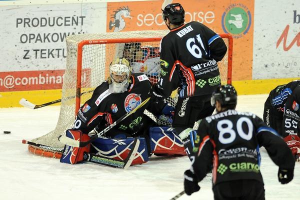  Lider PLH Ciarko PBS Bank Sanok był zdecydowanym faworytem w starciu z Nestą Karawelą Toruń i wygrał 7-4 fot: Tytus Żmijewski