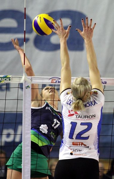  Siatkarki Tauronu MKS Dąbrowa Górnicza pokonały w Radomiu Atom Trefl Sopot 3:1 (20:25, 25:18, 25:20, 26:24) w finałowym meczu Pucharu Polski Enea Cup 2012. To pierwszy triumf zespołu z Dąbrowy w historii tych zawodów fot: Piotr Polak
