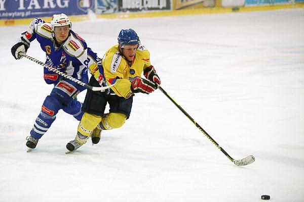 MMKS Podhale Nowy Targ - Aksam Unia Oświęcim 3-6 Hokeiści MMKS Podhala Nowy Targ przegrali u siebie z Aksam Unią Oświęcim 3-6 w meczu 38. kolejki Polskiej Ligi Hokejowej Fot. Tadeusz Bącal