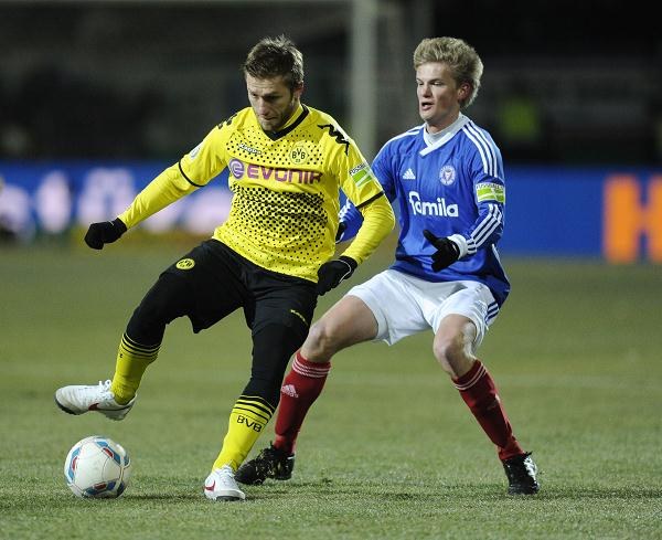 Borussia w półfinale Pucharu Niemiec Borussia Dortmund rozgromiła 4-0 czwartoligowca Kieler SV Holstein i pewnie awansowała do półfinału Pucharu Niemiec. Robert Lewandowski strzelił gola na 1-0, a Łukasz Piszczek asystował przy drugiej bramce