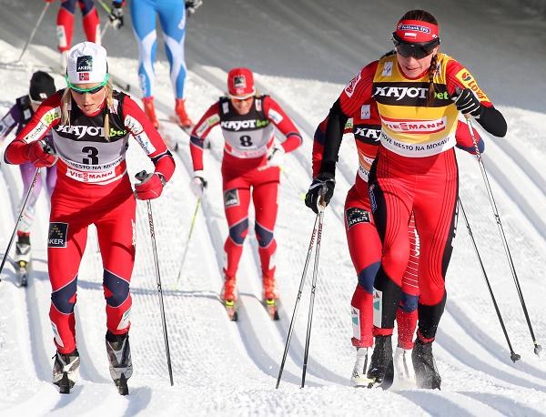  - Justyna Kowalczyk zajęła w Novym Mescie drugie miejsce w biegu ze startu wspólnego na 15 km techniką klasyczną i straciła prowadzenie w narciarskim Pucharze Świata. Liderką znów jest Norweżka Marit Bjoergen, która w sobotę wyprzedziła Polkę o cztery sekundy fot: Grzegorz Momot