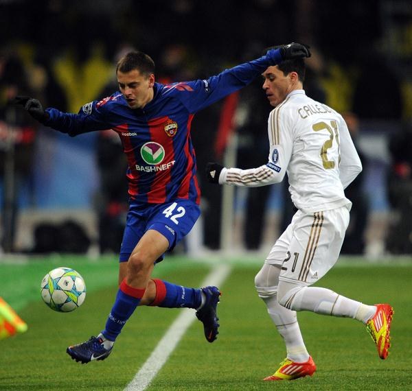 1/8 finału: CSKA Moskwa - Real Madryt 1-1 CSKA Moskwa zremisował na Łużnikach z Realem Madryt (białe stroje) 1-1 w pierwszym meczu 1/8 finału Ligi Mistrzów. Rewanż 14 marca na Santiago Bernabeu.