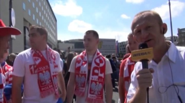 Ponad tysiąc kibiców przywitało polskich piłkarzy pod hotelem HP Plaza we Wrocławiu.