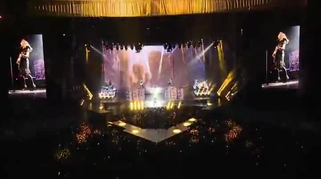 Koncert Madonny w Tel Awiwie zainaugurował międzynarodową trasę koncertową, podczas której artystka promuje swój najnowszy album, "MDNA". Zobacz fragment tego występu.