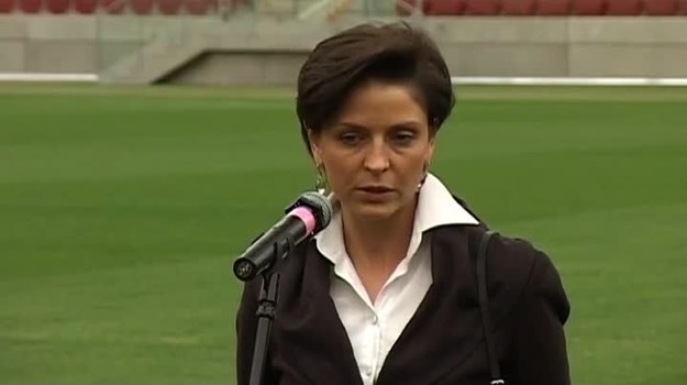 Podczas każdej dużej inwestycji problem płatności związany z podwykonawcami powtarza się - tak o problemach z wrocławskim stadionem mówiła minister sportu i turystyki, Joanna Mucha.
