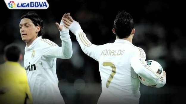 Hiszpańska prasa już okrzyknęła Cristiano Ronaldo "królem hat-tricków", bezlitosnym wobec boiskowych rywali. Rzeczywiście, Portugalczyk pewnie zmierza do pobicia rekordu wszech czasów ustanowionego przez Alfredo Di Stefano... /źródło: The NewsMarket/