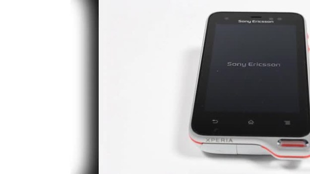 Sony Ericsson Xperia active to najnowszy androidowy smartfon, który jest w stanie znieść i deszcz, i błoto, i bliskie spotkanie z samochodem. Dla kogo tak naprawdę jest ta pancerna słuchawka?