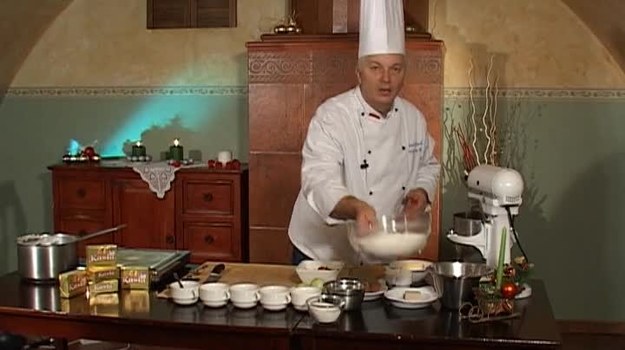 Mistrz Kuchni, Zbigniew Kurleto przygotowuje paszteciki drożdżowe z mięsem, podane z sosem kurkowym.