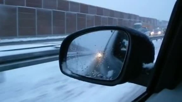 Zima zaatakowała Polskę. Na drogach panują trudne warunki.