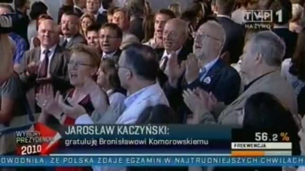 "Muszę zacząć od tego, czego wymaga dobry obyczaj: gratuluję zwycięzcy, gratuluję Bronisławowi Komorowskiemu!" - rozpoczął swoje przemówienie Jarosław Kaczyński.