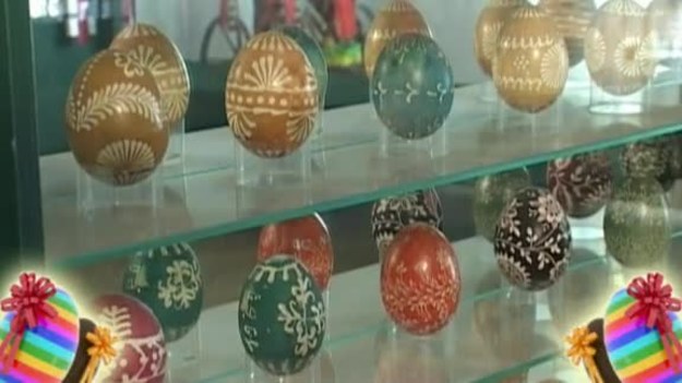 Obdarowywanie się pisankami, toczenie jajek i oczywiście śmigus-dyngus - oto polskie tradycje i zabawy wielkanocne.
