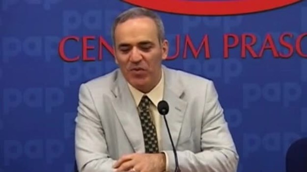 Garri Kasparow - jeden z najwybitniejszych szachistów i działacz rosyjskiej opozycji odwiedził Polskę. Spotkał się m.in. z Lechem Wałęsą. Wałęsa zaproponował, że przyjedzie do Rosji, by wesprzeć tamtejszą "Solidarnost". Miał też powiedzieć, że się nie boi i "dawno nie był w więzieniu".