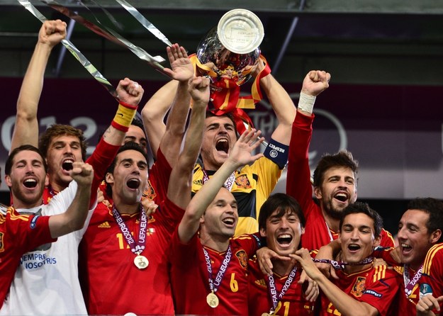 Hiszpanie po raz trzeci w historii, a drugi z rzędu, zostali mistrzami Europy /- /AFP