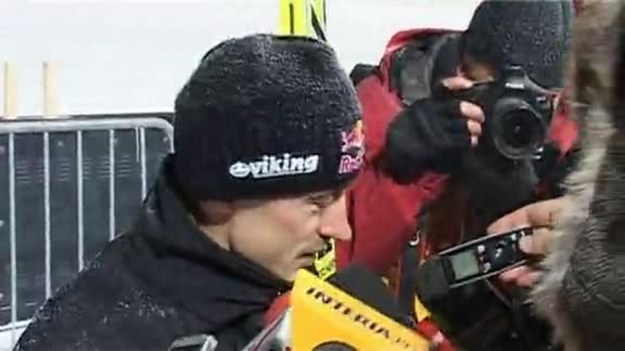 Adam Małysz tryskał dobrym humorem po kwalifikacjach do piątkowego konkursu Pucharu Świata w skokach narciarskich w Zakopanem. Lider "Biało-czerwonych" poszybował na odległość 130 metrów, porównywalną do skoków światowej czołówki.