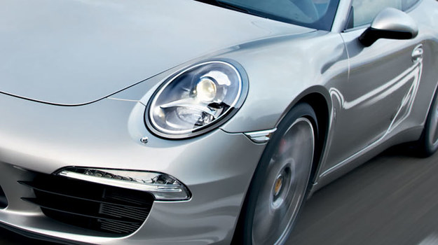 Jazda tak szybkimi samochodami jak auta firmy Porsche wymaga treningu i doświadczenia. Na torze w Poznaniu odbyły się jazdy tymi kultowymi samochodami. Było szybko, ale i bezpiecznie…