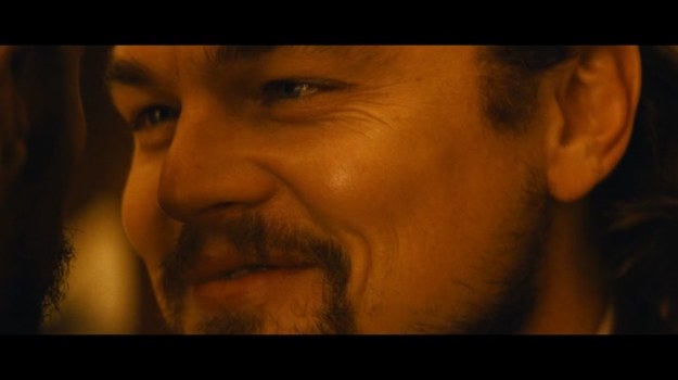 Tytułowym bohaterem najnowszego filmu Quentina Tarantino jest Django (Jamie Foxx) wyzwolony niewolnik, który pod skrzydłami niemieckiego dentysty Schultza (Christoph Waltz) uczy się fachu, łapiąc łotrów. We dwóch wyprawiają się po żonę wyzwoleńca, która jest niewolnicą bezwzględnego plantatora Calvina Candie (Leonardo DiCaprio).