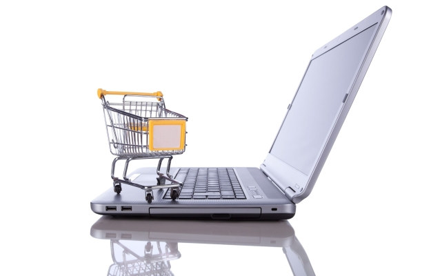 83 proc. internautów robi zakupy w sieci - cyberprzestępcy czekają na ich bląd. Jak nie dać się okraść? /©123RF/PICSEL