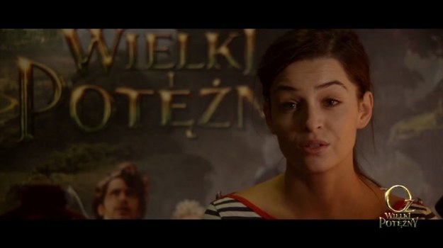 Agnieszka Więdłocha użycza swojego głosu czarownicy Teodorze, jednej z postaci występujących w baśniowej produkcji "Oz Wielki i Potężny".