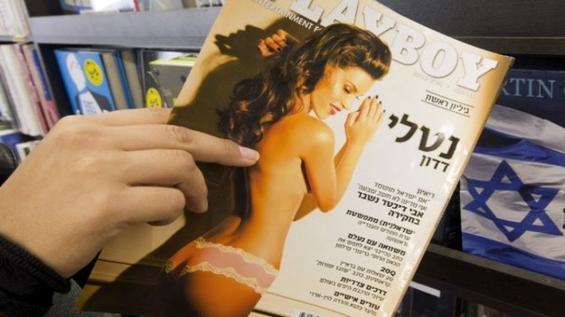 W Izraelu zadebiutowała hebrajska edycja magazynu "Playboy". Większość artykułów będzie powstawała w jego izraelskiej redakcji. Pozostałe będą tłumaczeniami tekstów z amerykańskiego pisma.  Jest to 30. zagraniczna edycja "Playboya". 