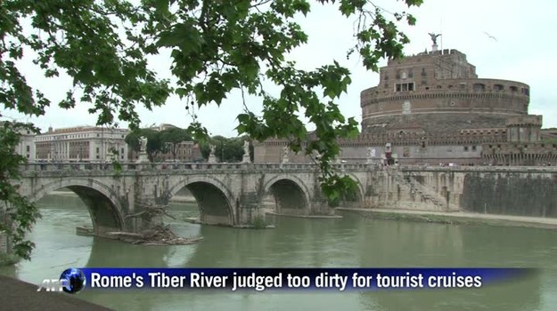 Tyber – rzeka, która jest symbolem Rzymu – została uznana za zbyt zanieczyszczoną, by organizować na niej rejsy dla zwiedzających, stanowiące jedną z głównych atrakcji turystycznych Wiecznego Miasta. Tymczasem władze miasta wcale nie kwapią się, żeby rozwiązać ten wstydliwy problem... 