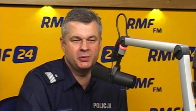 "Czy to prawda, że zmiana wizerunku komend, zmiana loga policyjnego będzie kosztowała aż miliard złotych?" - to jedno z pytań, jakie zadaliście Komendantowi Głównemu Policji. Posłuchajcie, jak Marek Działoszyński odpowiedział na nie w dogrywce do Kontrwywiadu RMF FM.
