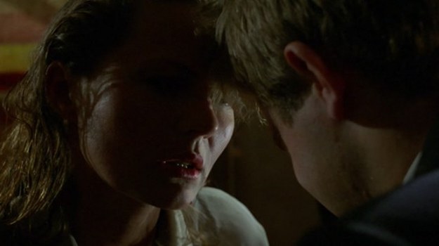 "Krótki film o miłości", reż. Krzysztof Kieślowski – scena prawie erotyczna między Magdą i Tomkiem.