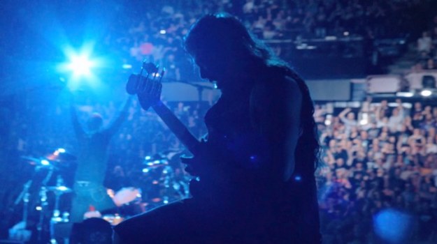 Podczas realizowanego z ogromnym rozmachem koncertu grupy Metallica, młody członek ekipy koncertowej Trip (Dane DeHaan), dostaje zlecenie odebrania niezwykle ważnej przesyłki. Rutynowe z pozoru zadanie przeradza się w groźną, surrealistyczną odyseję, którą muzycznie ilustruje Metallica, wykonując na żywo swoje ikoniczne utwory. Zdeterminowany, by dostarczyć przesyłkę Metallice, zdany wyłącznie na siebie Trip pokonuje opustoszałe ulice miasta.
