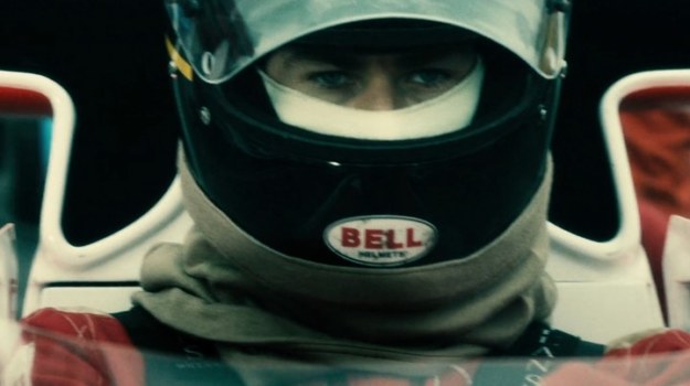 Inspirowana prawdziwymi wydarzeniami historia walki "na śmierć i życie" Jamesa Hunta (Chris Hemsworth) i Niki Laudy (Daniel Brühl). Dwaj najwięksi rywale grają o najwyższą stawkę w bezwzględnym świecie Formuły 1. Mistrz jest tylko jeden - czy będzie on w teamie McLarena czy Ferrari?